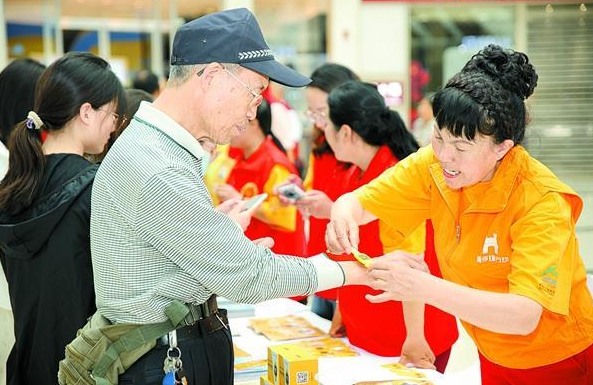 “扶贫攻坚 利在春秋”万利公司下乡公益捐赠活动走进东莞